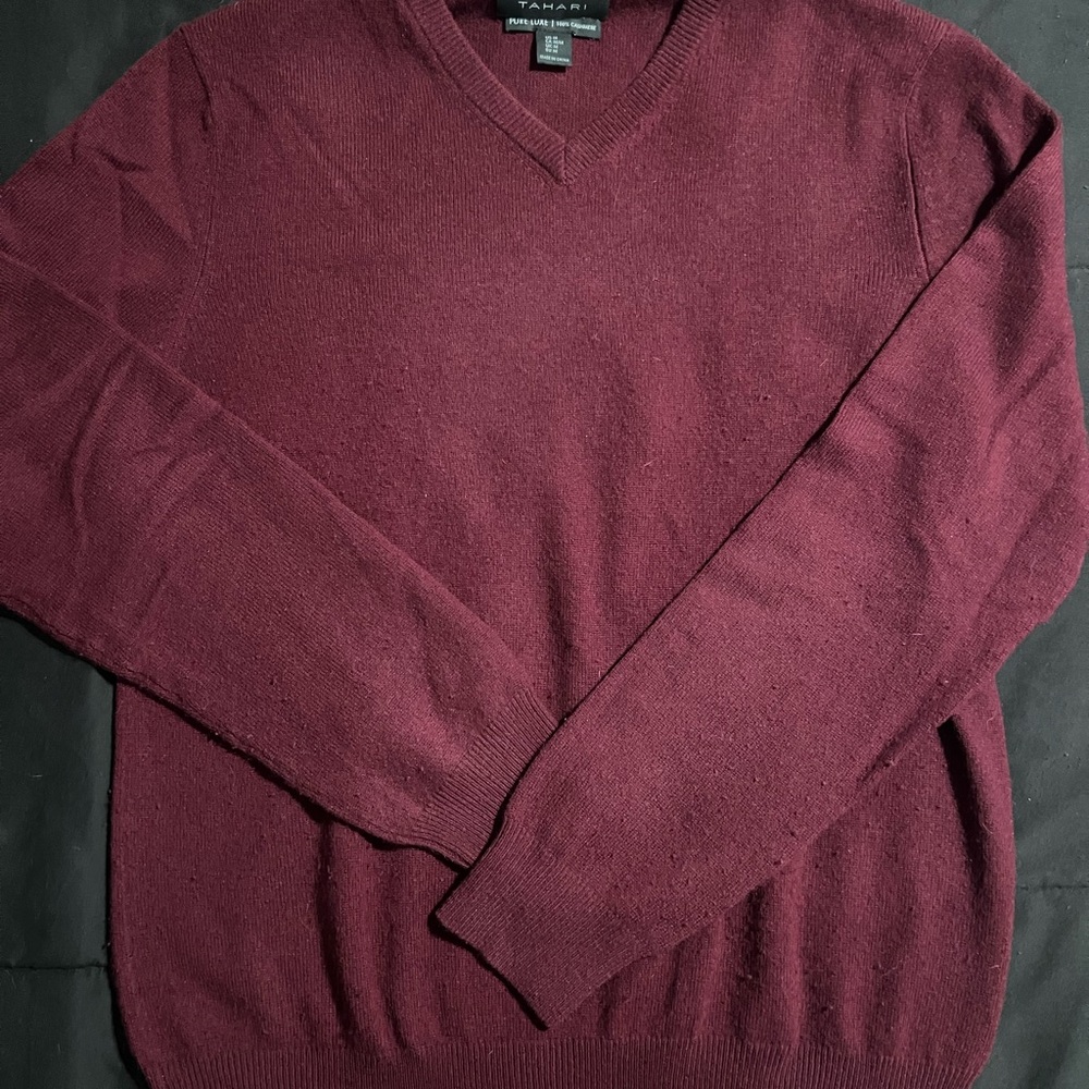 Tahari Red V-Neck Cashmere Sweater Medium